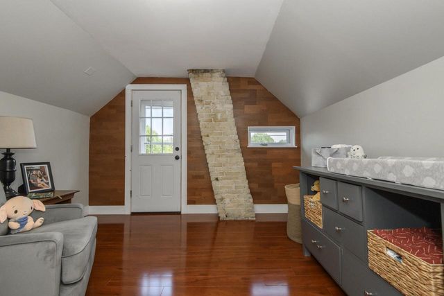 2572 S Howell AVENUE, Milwaukee, WI 53207