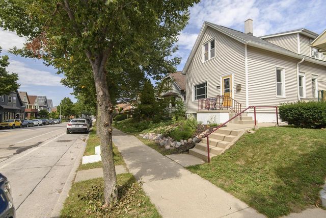 2572 S Howell AVENUE, Milwaukee, WI 53207