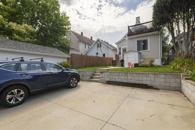 2572 S Howell AVENUE, Milwaukee, WI 53207