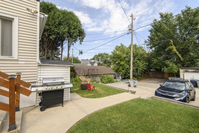 2572 S Howell AVENUE, Milwaukee, WI 53207