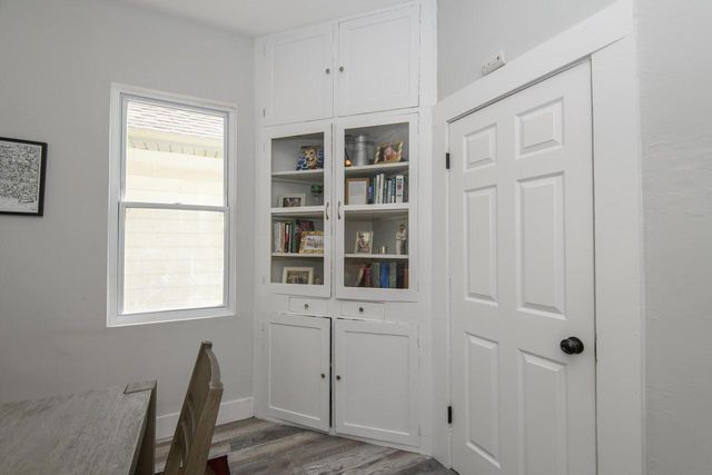 2572 S Howell AVENUE, Milwaukee, WI 53207