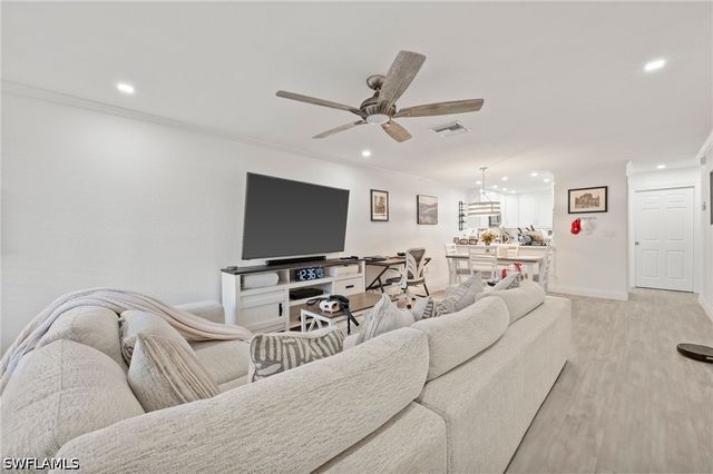 55 EMERALD WOODS DR C3, Naples, FL 34108