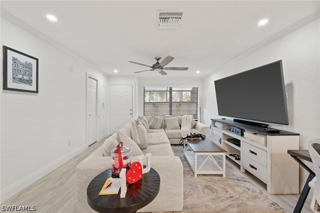 55 EMERALD WOODS DR C3, Naples, FL 34108