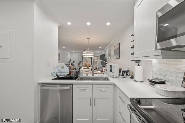 55 EMERALD WOODS DR C3, Naples, FL 34108