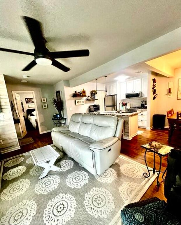 Image 14 of property listing at 264 Alexandra Drive 10, Mount Pleasant, SC 29464