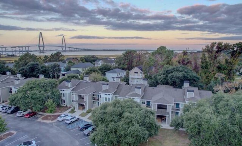 Image 2 of property listing at 264 Alexandra Drive 10, Mount Pleasant, SC 29464