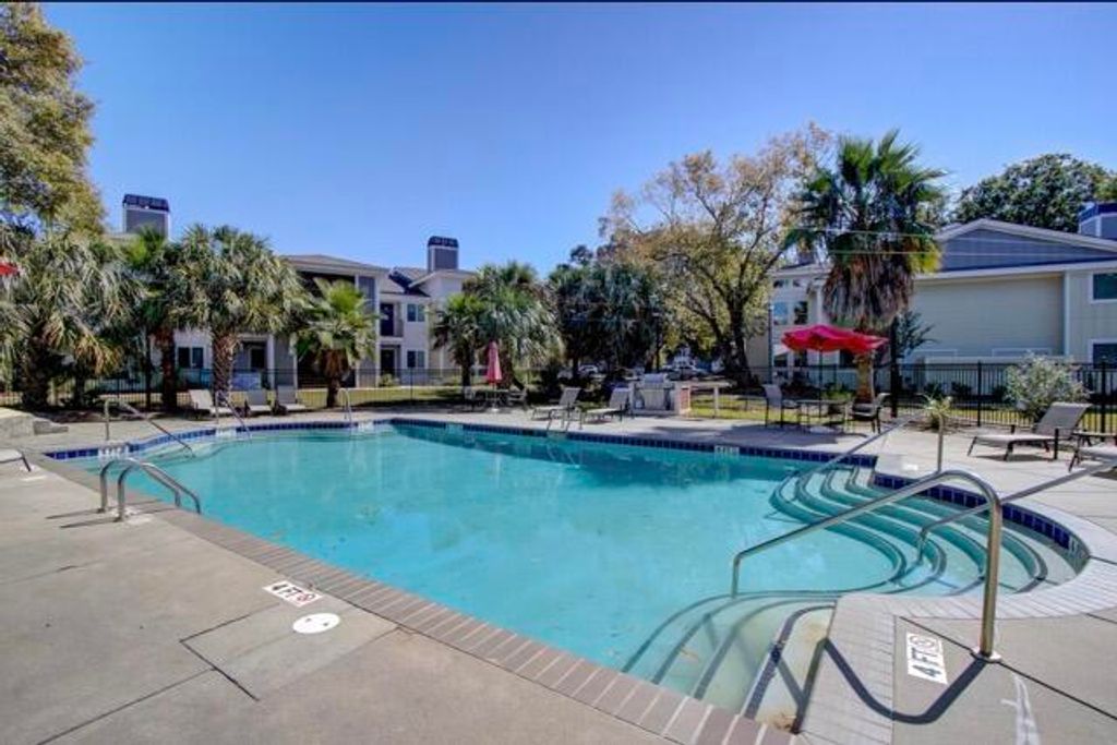 Image 24 of property listing at 264 Alexandra Drive 10, Mount Pleasant, SC 29464