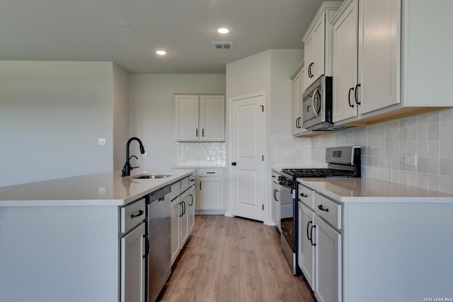 200 Yale St, Seguin, TX 78155