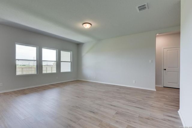 200 Yale St, Seguin, TX 78155