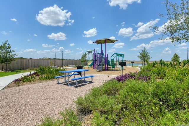 200 Yale St, Seguin, TX 78155