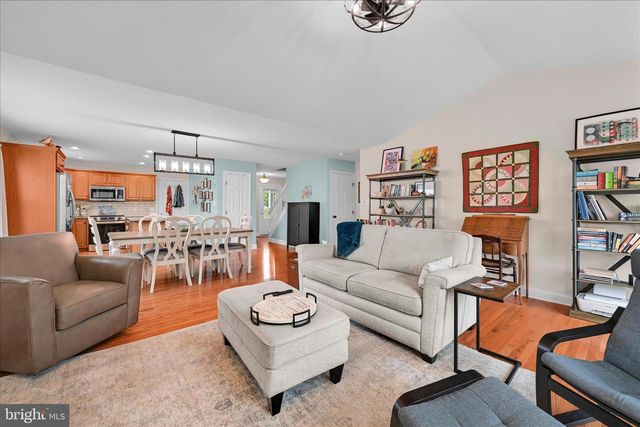 109 WAYPOINT DR, Lancaster, PA 17603