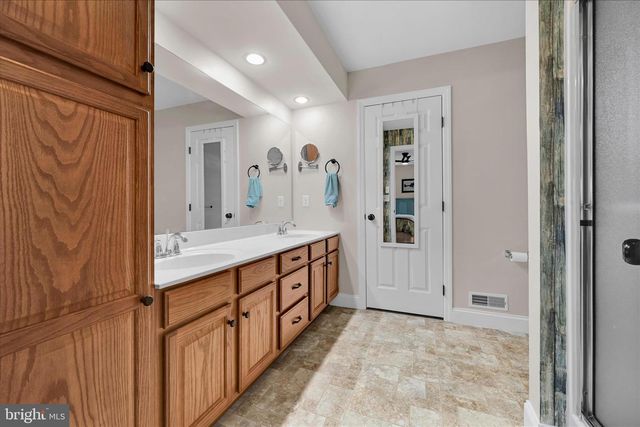109 WAYPOINT DR, Lancaster, PA 17603