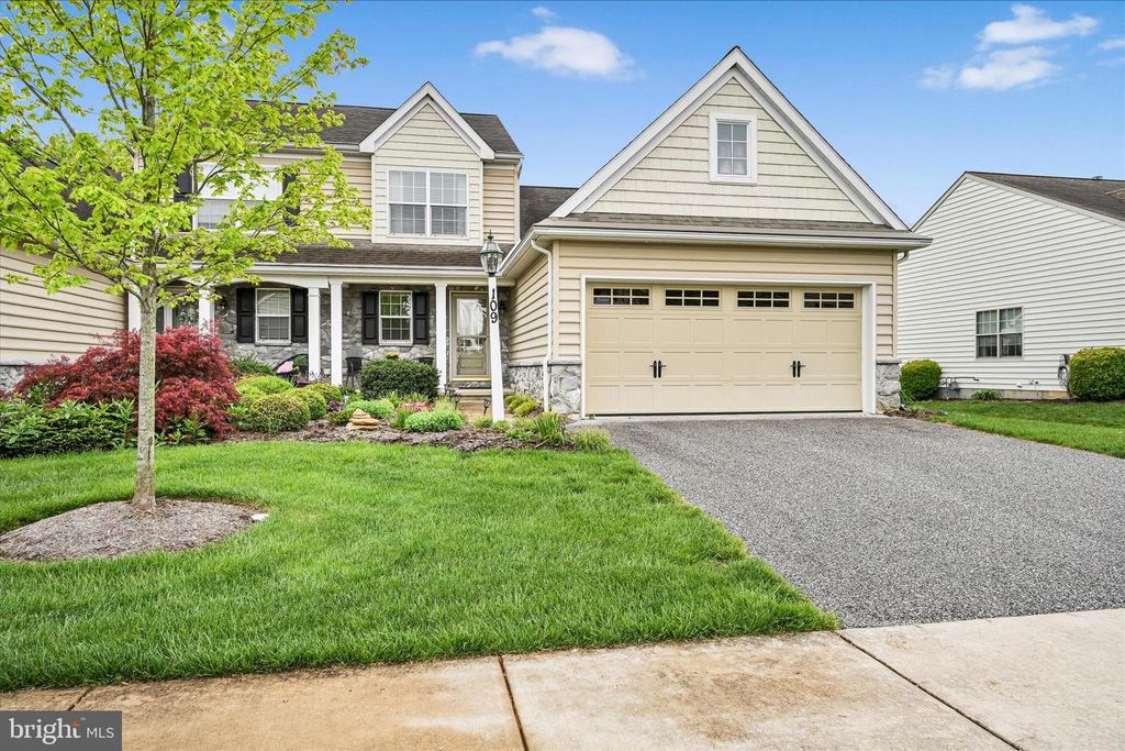 109 WAYPOINT DR, Lancaster, PA 17603