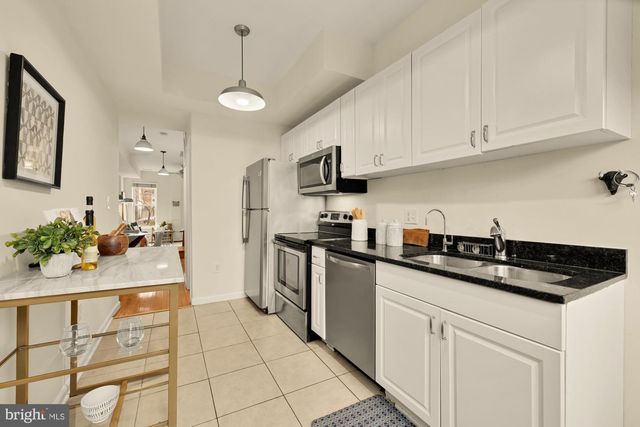 909 8TH ST NE, Washington, DC 20002