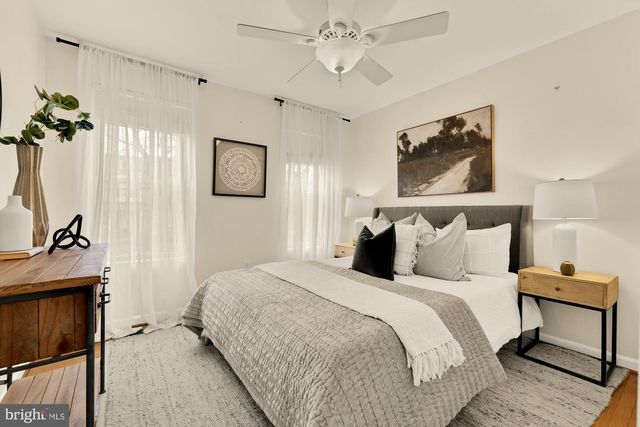 909 8TH ST NE, Washington, DC 20002