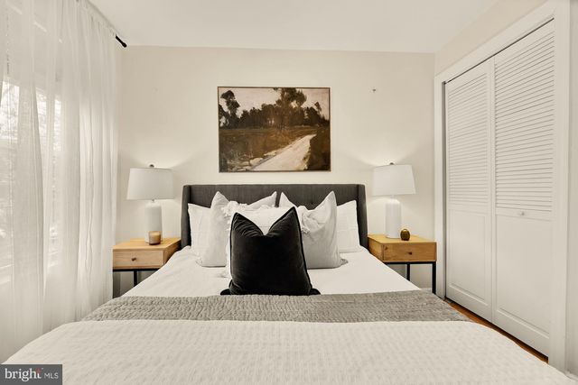 909 8TH ST NE, Washington, DC 20002