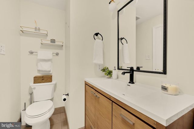 909 8TH ST NE, Washington, DC 20002