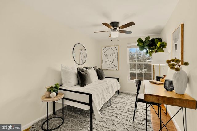 909 8TH ST NE, Washington, DC 20002