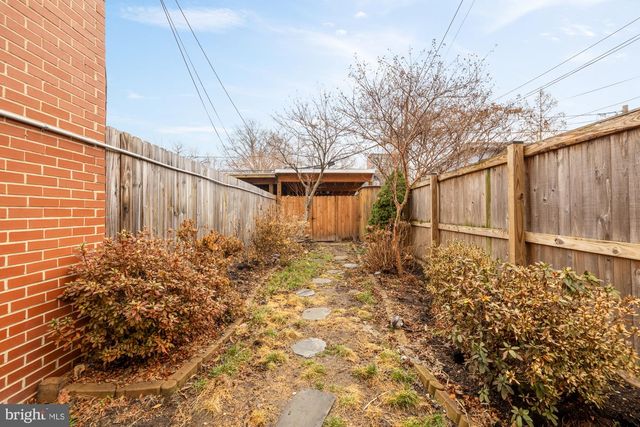 909 8TH ST NE, Washington, DC 20002