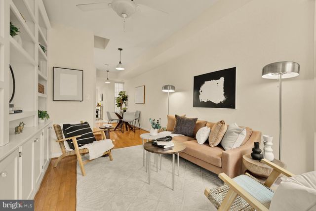 909 8TH ST NE, Washington, DC 20002