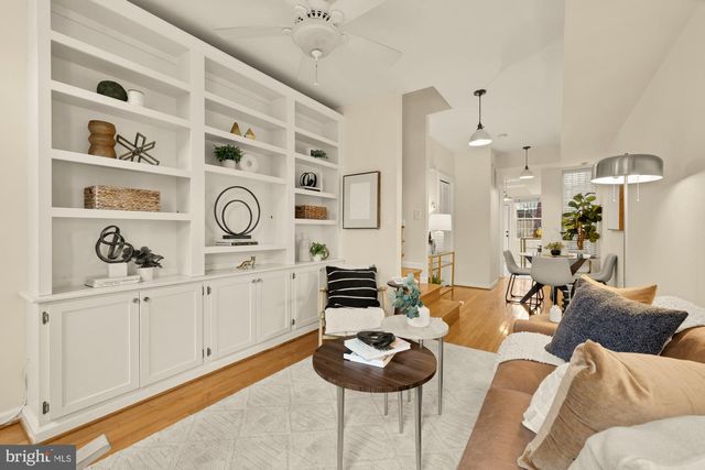 909 8TH ST NE, Washington, DC 20002