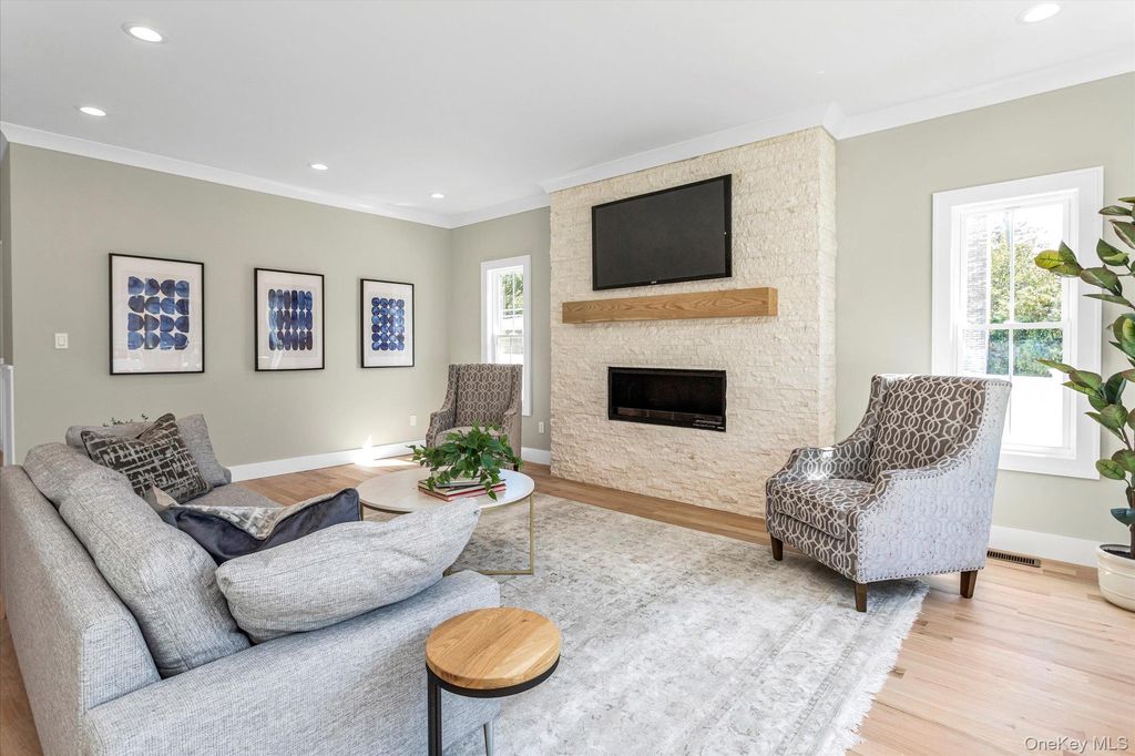 22 Northern Parkway E, Plainview, NY 11803 — photo 5