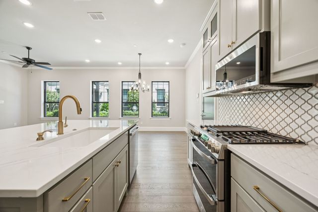 305 Sunset Lane 104, Fort Worth, TX 76114