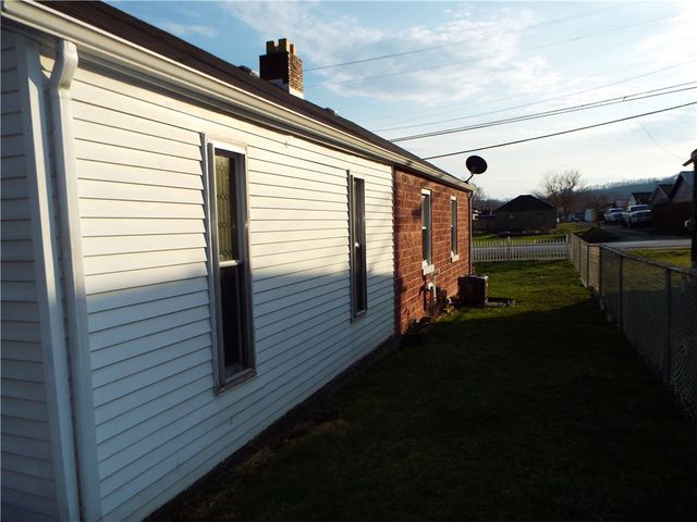 18 Penn Ave, East Bethlehem, PA 15322