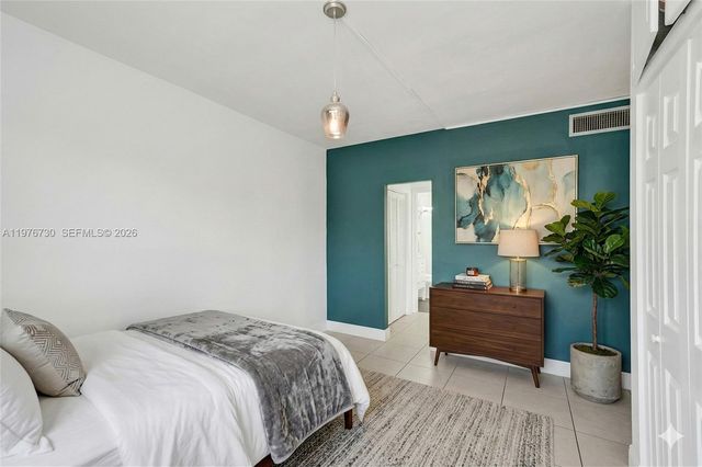 1880 S Treasure Dr 2G, North Bay Village, FL 33141