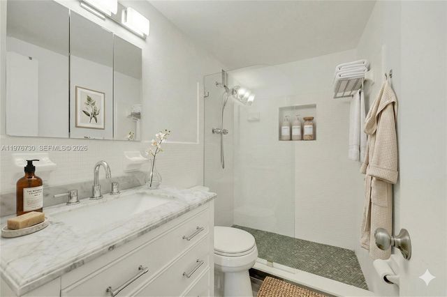 1880 S Treasure Dr 2G, North Bay Village, FL 33141