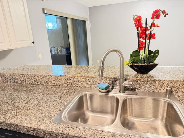 6817 SW 40th St 4-H, Miramar, FL 33023