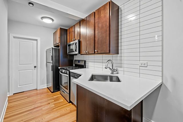 2435 S California Boulevard, Chicago, IL 60623