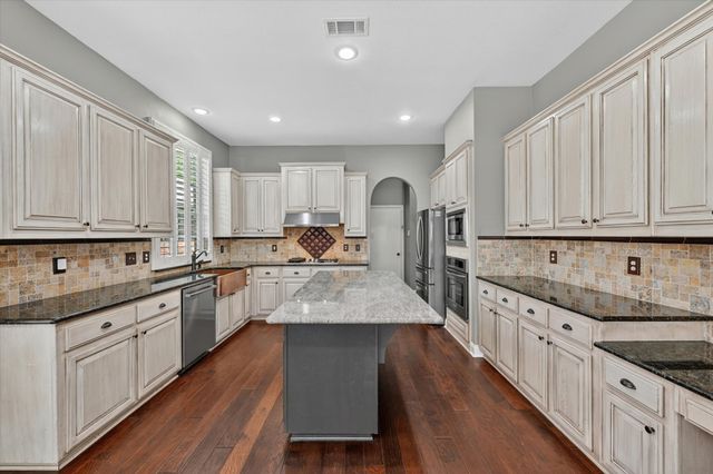 8611 Weston Lane, Lantana, TX 76226