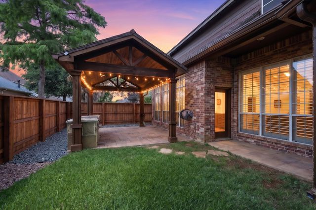 8611 Weston Lane, Lantana, TX 76226