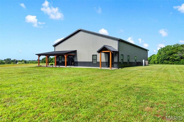 519 Woods Road, Silex, MO 63377
