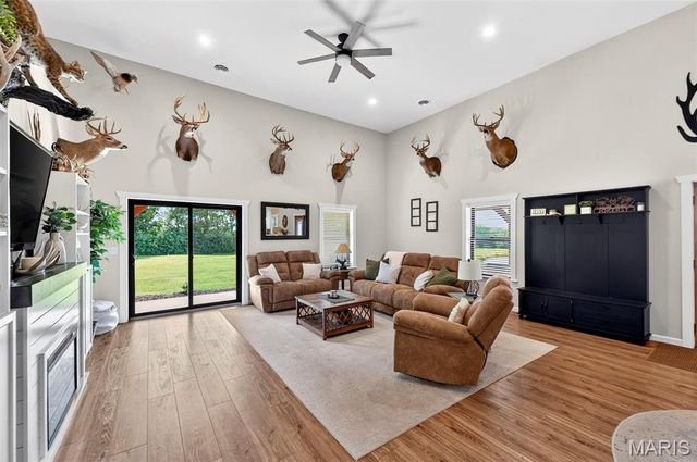 519 Woods Road, Silex, MO 63377