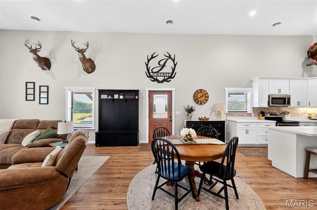 519 Woods Road, Silex, MO 63377