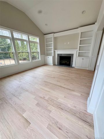 960 Cathedral Avenue, Franklin Square, NY 11010