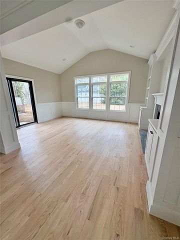 960 Cathedral Avenue, Franklin Square, NY 11010