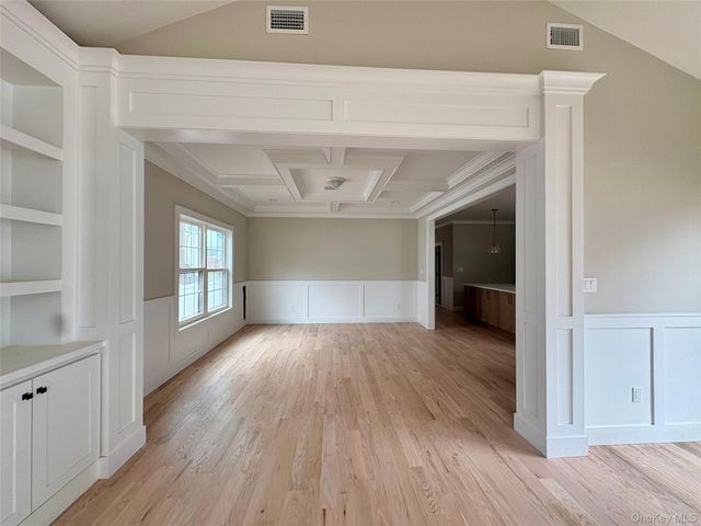 960 Cathedral Avenue, Franklin Square, NY 11010