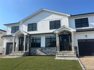 960 Cathedral Avenue, Franklin Square, NY 11010