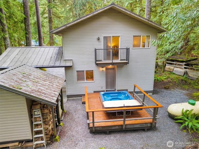 7077 Austin Pass Road, Glacier, WA 98244