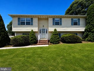 21 COOLIDGE DR, Inwood, WV 25428