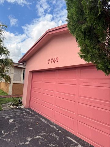 7749 Fairway Blvd, Miramar, FL 33023