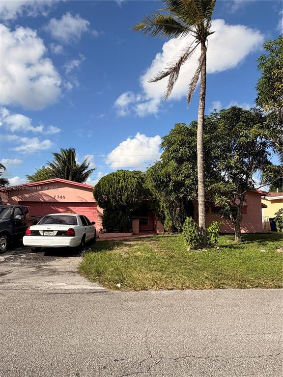 7749 Fairway Blvd, Miramar, FL 33023