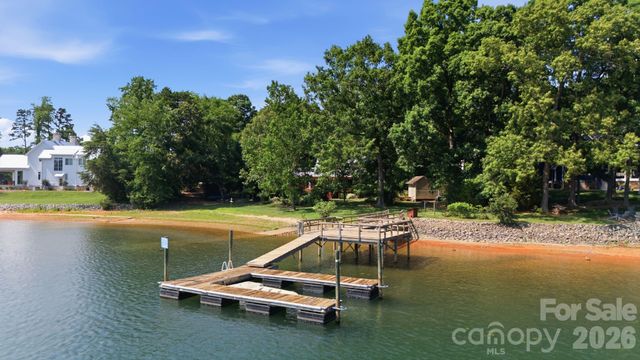 125 Misty Cove Lane, Mooresville, NC 28117