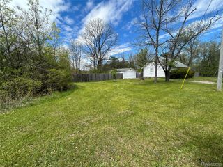 2356 S DYE Road, Flint Charter Township, MI 48532