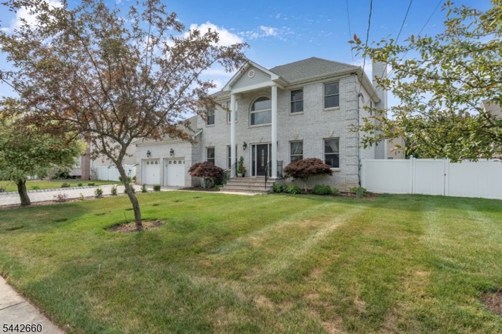 664 Roosevelt Ave, Piscataway Twp., NJ 08854 — photo 2