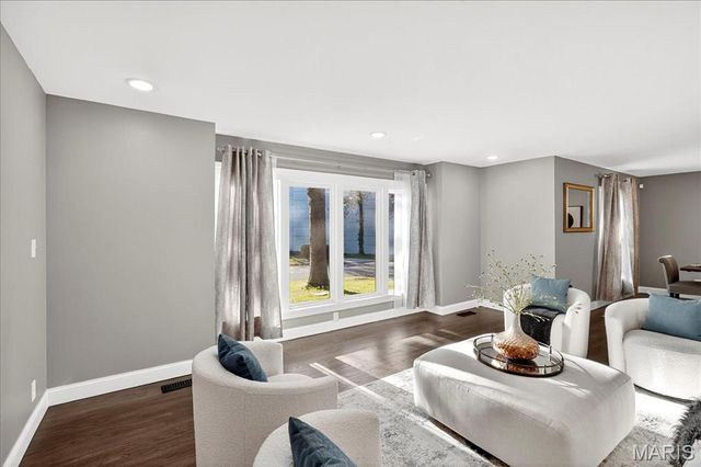 8021 Bennett Avenue, Richmond Heights, MO 63117