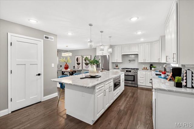 8021 Bennett Avenue, Richmond Heights, MO 63117